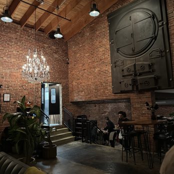 Motte Restaurant And Bar - View of one of the dining areas - Korean Near Me - Baltimore, Maryland
