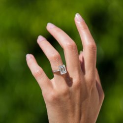 Ro Ma Jewelers - Emerald Solitaire