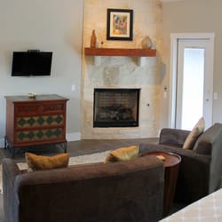 Cherry Mountain Cottages - Seating area in D'Vine Cottage