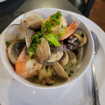 Pop's Public House - Guinness clams & shrimps - New American Near Me - Gilroy, California Pop's Public House - Guinness clams & shrimps - New American Near Me - Gilroy, California