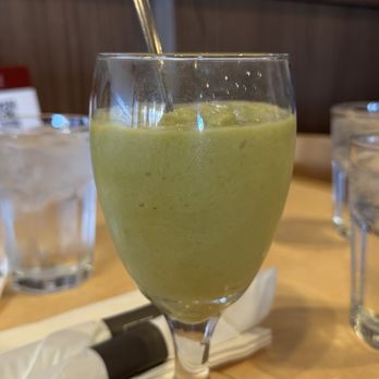 Mai Lee - Avocado smoothie - Vietnamese Near Me - Saint Louis, Missouri