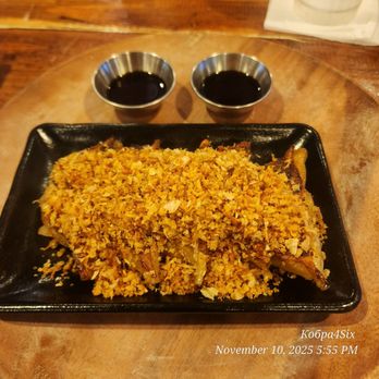 Junpuu - Garlic Gyoza. There's actually 5 pieces underneath the "mound" of YUMMY, CRUNCHY Garlic - Ramen Near Me - Honolulu, Hawaii Junpuu - Garlic Gyoza. There's actually 5 pieces underneath the "mound" of YUMMY, CRUNCHY Garlic - Ramen Near Me - Honolulu, Hawaii