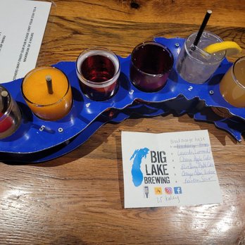 Big Lake Brewing - They let you do cocktails, beer, OR hard cider on the flights - Bars Near Me - Holland, Michigan