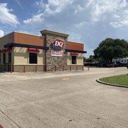 the outside of a dairy queen restaurant the outside of a dairy queen restaurant