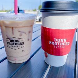 Dunn Brothers Coffee - Iced chai and cinnamon vanilla latte