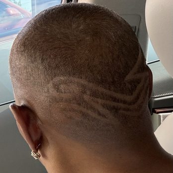 Black Hollywood DTLA - Look at that detail! Mr. Mel did that! - Barbers Near Me - Los Angeles, California Black Hollywood DTLA - Look at that detail! Mr. Mel did that! - Barbers Near Me - Los Angeles, California
