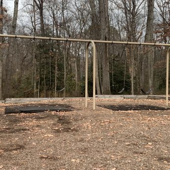 Cheswick Park - Big kid swings - Parks Near Me - Henrico, Virginia