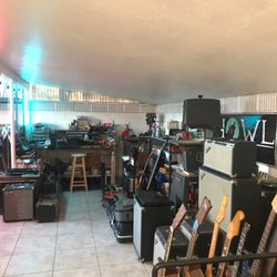 Howl Guitars