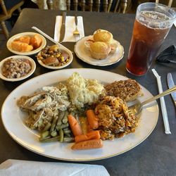 Roscoe's Feed Shack - Roscoe's is amazing!
