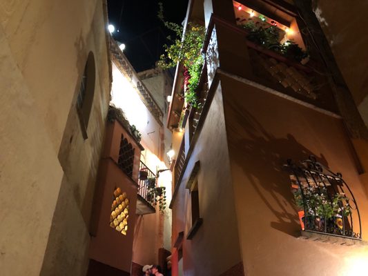 Callejón del Beso by null