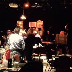 Marché Maisonneuve - Salle au deuxième pour pièce de théâtre. Ce soir c'était "Les Belles Soeurs" de Michel Tremblay, avec Manon C Bee.