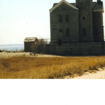 Cedar Island Lighthouse - Landmarks & Historical Buildings Near Me - East Hampton, New York