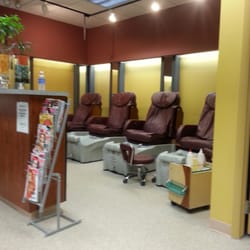 Lee Nails - Pedicure area