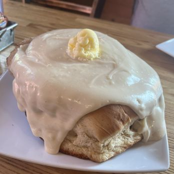 Darbi's Cafe - Homemade cinnamon roll - American Near Me - Pinetop, Arizona