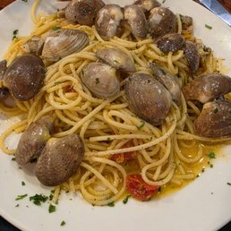 Spaghetti with clams. Pasta cooked perfectly al dente. No notes on this dish, absolutely excellent. Spaghetti with clams. Pasta cooked perfectly al dente. No notes on this dish, absolutely excellent.