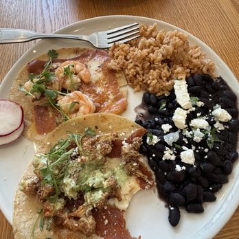 El Barrio Cantina - Gobernador and Cauliflower taco plate - Mexican Near Me - Long Beach, California El Barrio Cantina - Gobernador and Cauliflower taco plate - Mexican Near Me - Long Beach, California