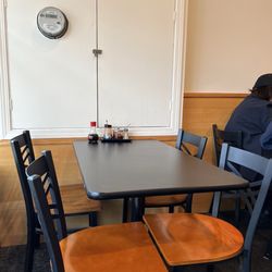 Dumpling Specialist - Inside