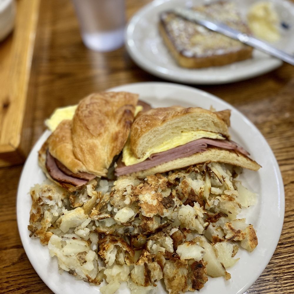 Charlie's Cafe - Breakfast Sandwich - American Near Me - Enumclaw, Washington