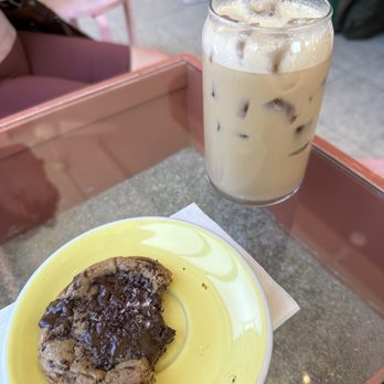 Pastel Rita - Cookie and maple latte - Cafes Near Me - Montreal, Quebec Pastel Rita - Cookie and maple latte - Cafes Near Me - Montreal, Quebec