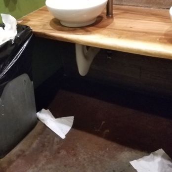The Bear Paw Bar & Grill - Dirty and wet - American Near Me - Anchorage, Alaska