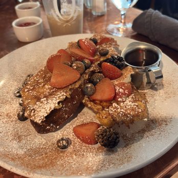 Lindsay At The Cornish Inn - Gypsy toast (french toast) with berries and Maine maple syrup - American Near Me - Cornish, Maine Lindsay At The Cornish Inn - Gypsy toast (french toast) with berries and Maine maple syrup - American Near Me - Cornish, Maine
