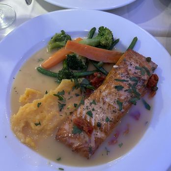 Il Fiore Ristorante - Salmone Al Forno - Italian Near Me - Collingswood, New Jersey Il Fiore Ristorante - Salmone Al Forno - Italian Near Me - Collingswood, New Jersey