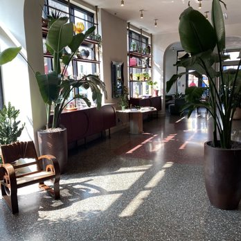 Hotel Genevieve - Lobby area at side entrance - Wine Bars Near Me - Louisville, Kentucky