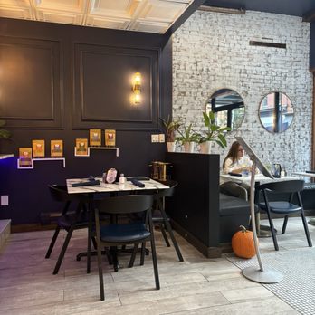 Gaia & Loki - Pretty Interior - Vegan Near Me - Jersey City, New Jersey