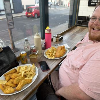 Bailey's Fish and Chips - An order of cod bites, curry sauce, large cod and a large fry split into half. - Fish & Chips Near Me - London, XGL