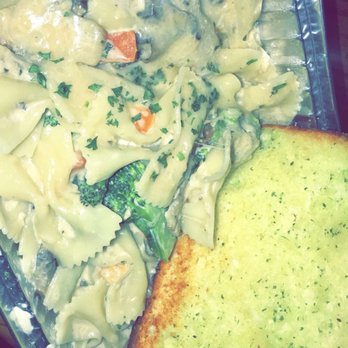 Urban Eatz - Yum! Chicken bowtie pasta with garlic bread - New American Near Me - Richardson, Texas Urban Eatz - Yum! Chicken bowtie pasta with garlic bread - New American Near Me - Richardson, Texas