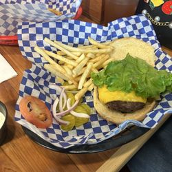 Country Cafe - Cheeseburger basket and the veggies come on the side.