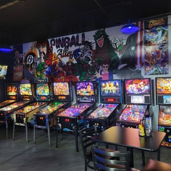 Kingpin Social at Maple Lanes - Pizza Near Me - Waterloo, Iowa Kingpin Social at Maple Lanes - Pizza Near Me - Waterloo, Iowa
