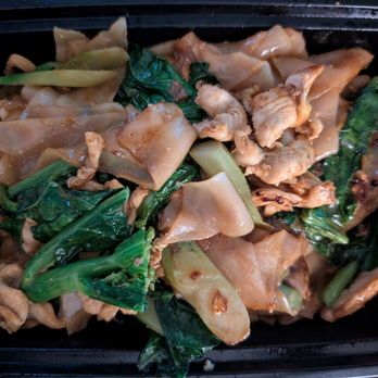 S T Noodle Bar - Chicken pad see ew - Thai Near Me - Long Beach, California