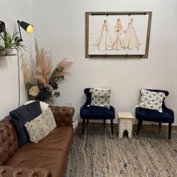 Wanderlust Bridal Boutique - Spacious bridal room for family and the party to view