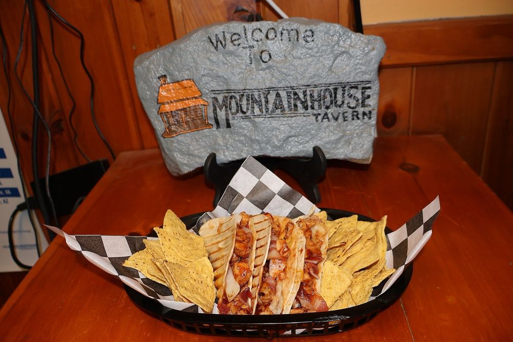Mountainhouse Tavern Logo