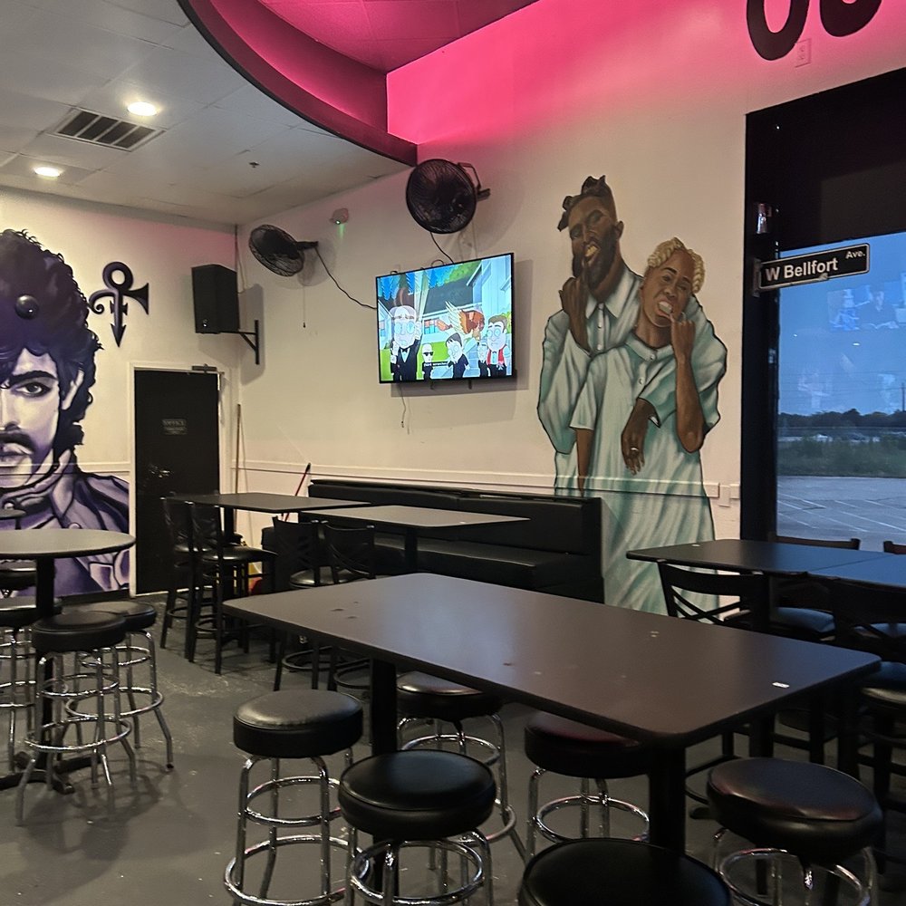 Daiq’s - Inside - Sports Bars Near Me - Houston, Texas