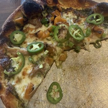 Monkeypod Kitchen - Pork and pineapple pizza - Tacos Near Me - Honolulu, Hawaii Monkeypod Kitchen - Pork and pineapple pizza - Tacos Near Me - Honolulu, Hawaii