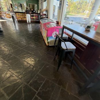 South Corona Auto Spa - Inside waiting area - Car Wash Near Me - Corona, California South Corona Auto Spa - Inside waiting area - Car Wash Near Me - Corona, California