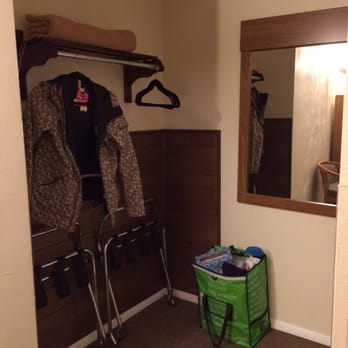 Inca Inn Motel - Open closet avoids clutter. - Hotels Near Me - Moab, Utah
