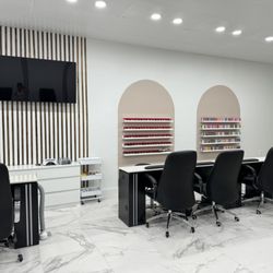 Brush Nails - Manicure tables