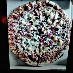 Little Caesar's Pizza - Just horrible, Everytime we go here this is what we get. Never again. Tired of paying full price and getting half the food.