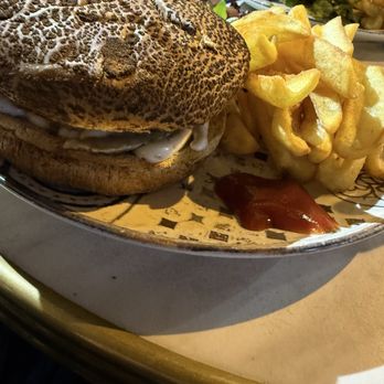 La Guinguette Cannoise - Burgers Near Me - Cannes, 06