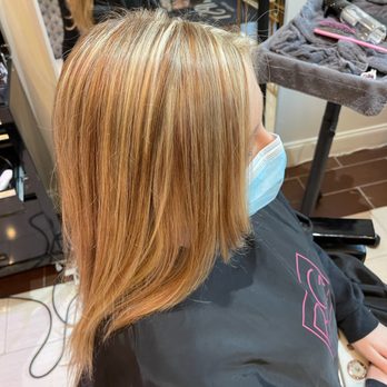 Tipsy Salonbar - Donniel is hands down the best hair stylist for blonde hair! I requested strawberry blonde highlights and she made me look GORGEOUS! - Eyelash Service Near Me - Palm Beach Gardens, Florida