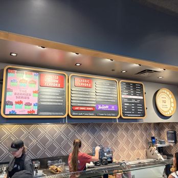 Salt & Straw - Interior - Menu board and friendly workers - Ice Cream & Frozen Yogurt Near Me - Gilbert, Arizona Salt & Straw - Interior - Menu board and friendly workers - Ice Cream & Frozen Yogurt Near Me - Gilbert, Arizona