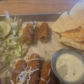 Bj's Restaurant & Brewhouse - Sampler - Breweries Near Me - Chandler, Arizona
