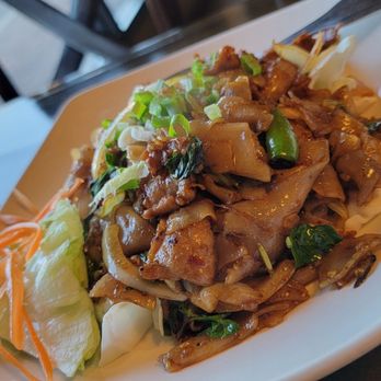 Aroy Thai Kitchen - Drunken Noodles - Thai Near Me - Las Vegas, Nevada