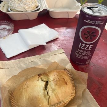 Petaluma Pie Company - Banana cream pie, salsa verde with chicken, blackberry Izzr - Bakeries Near Me - Petaluma, California Petaluma Pie Company - Banana cream pie, salsa verde with chicken, blackberry Izzr - Bakeries Near Me - Petaluma, California