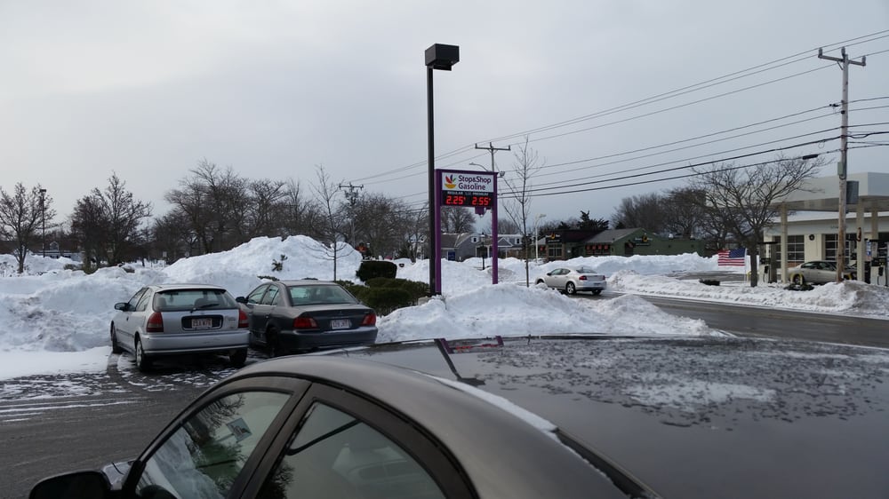 GAS STATION STOP AND SHOP Updated September 2024 43 Davis Straits