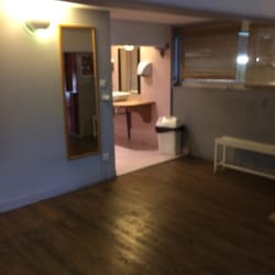 Euforie - Centre Pomme - Le vestiaire des femmes avec douches individuelles