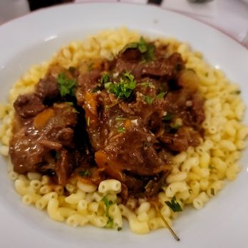 Bouillon Pigalle - Burgundy beef stew... Doesn't look as appetizing but it's actually really good. - French Near Me - Paris, 75 Bouillon Pigalle - Burgundy beef stew... Doesn't look as appetizing but it's actually really good. - French Near Me - Paris, 75
